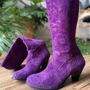 Brand new Handmade Purple Velvet Embroidered boots by Artemis (EU38)
